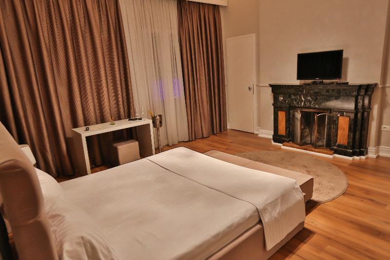 Padam Boutique Hotel ติรานา ภายนอก รูปภาพ